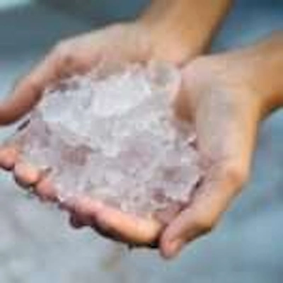 Read more about the article Heat or Ice: Which Is Better for Pain Relief?